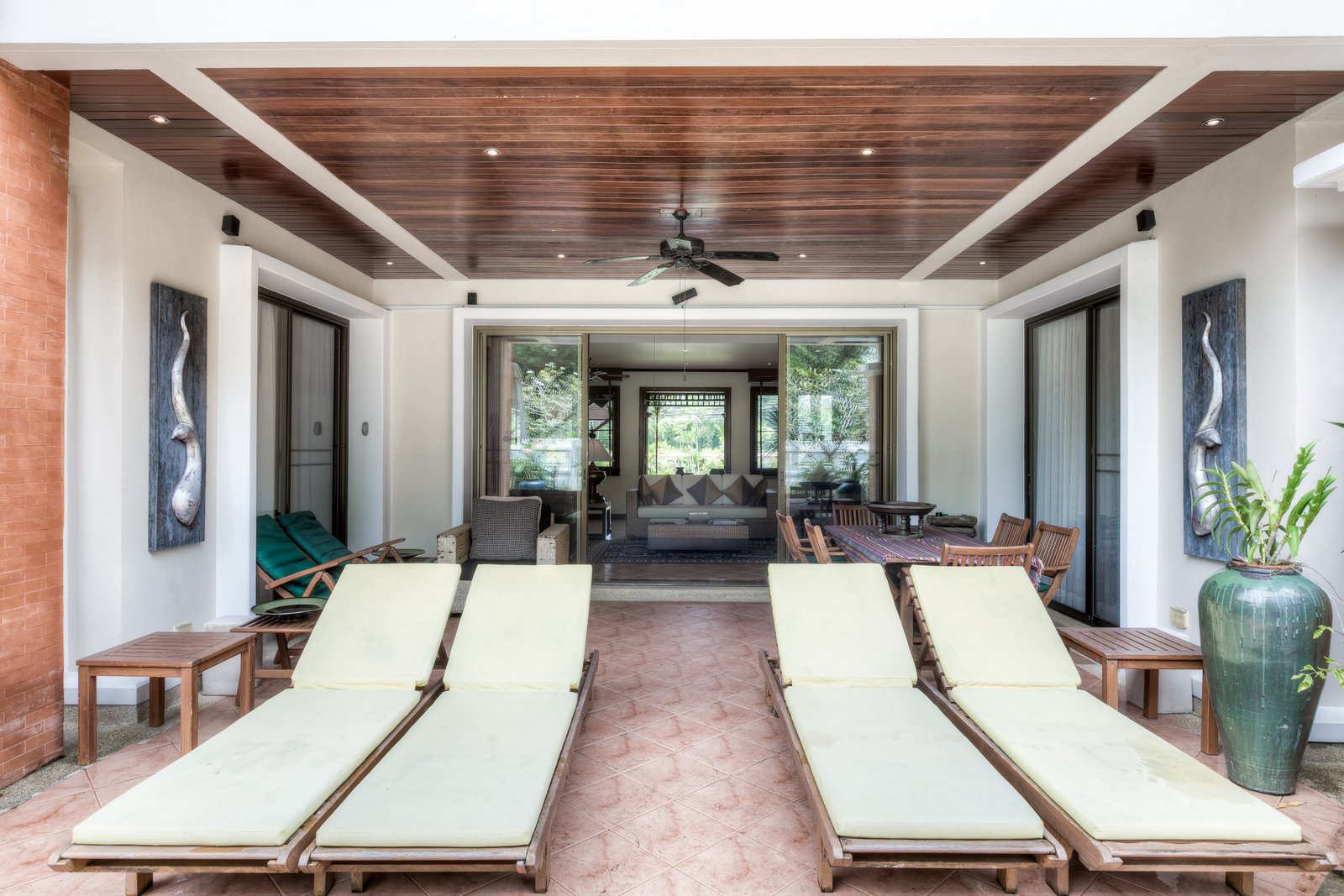 Deluxe 4 bed pool villa in Laguna Beach