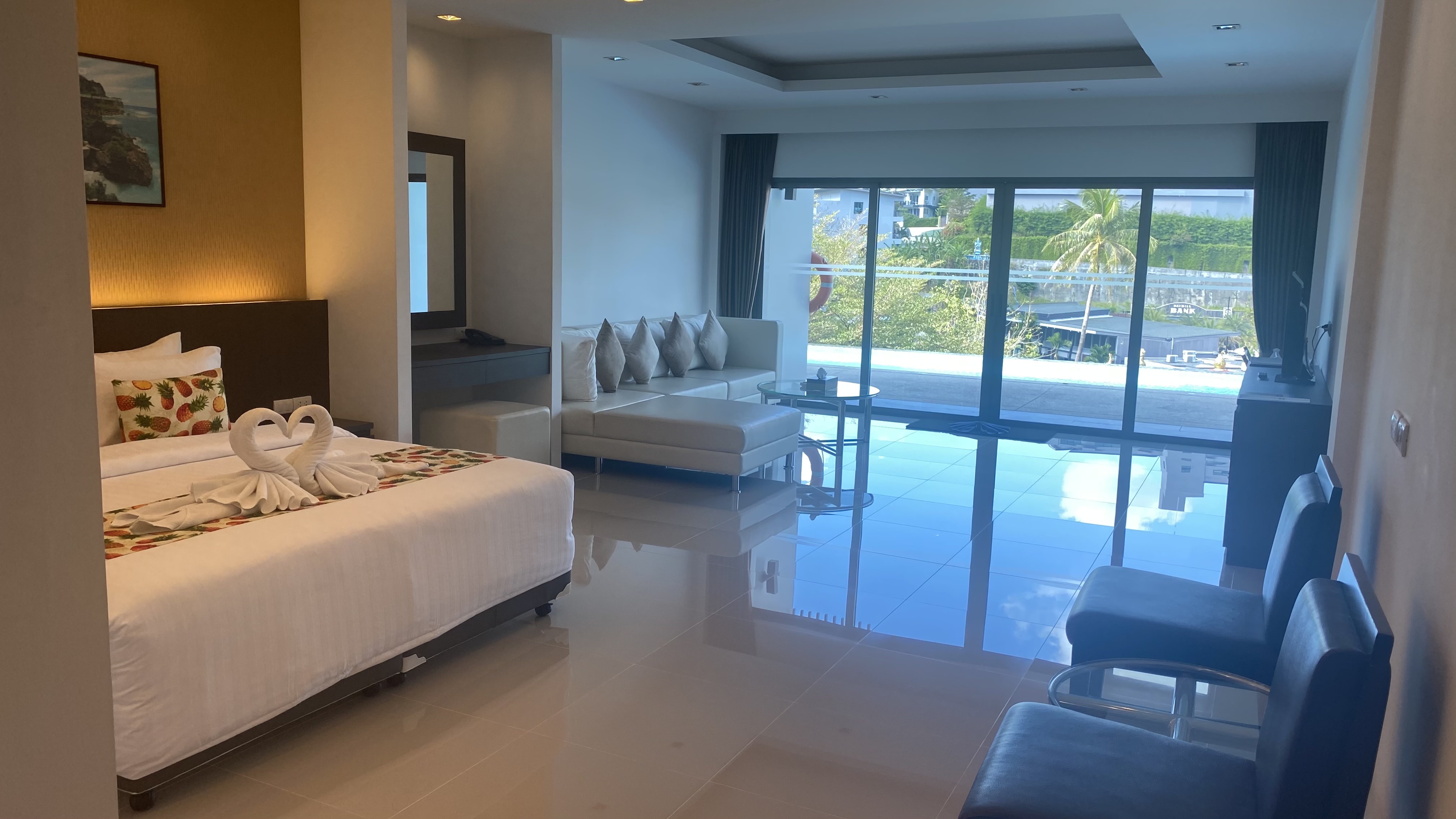 Pool Access Condo In the Middle of Patong